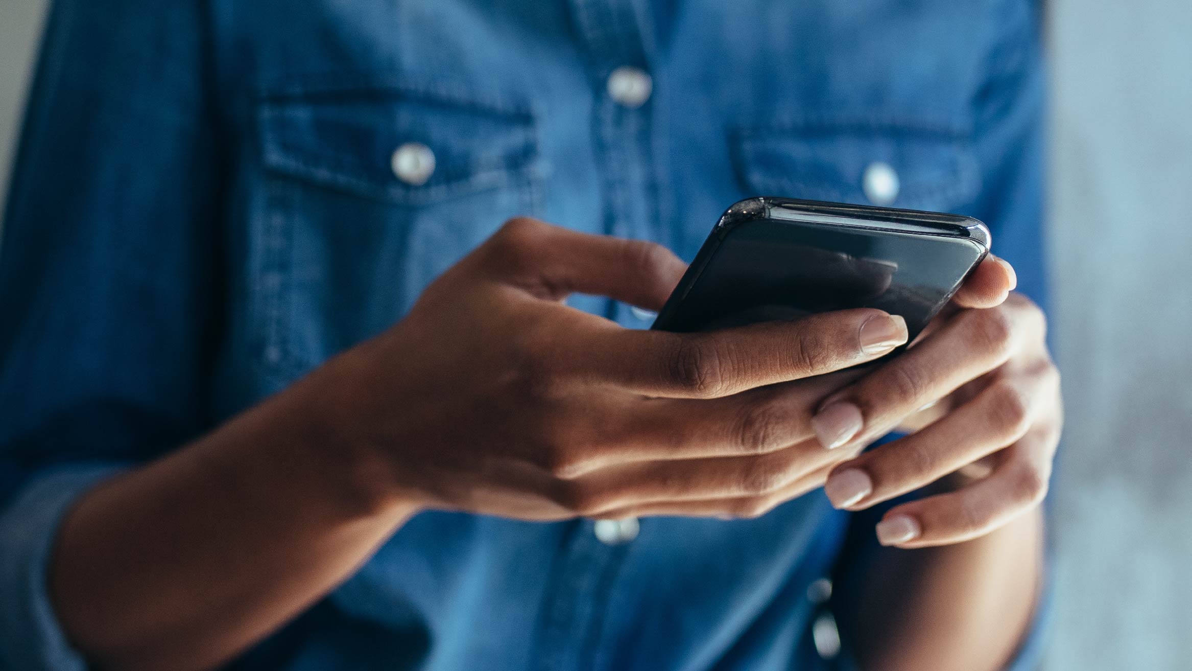 Close up of someone on the smartphone.